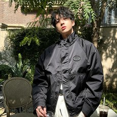 BURBER*Y巴*莉2026秋冬新品棉服夹克外套重磅来袭,最近比较火热聚酯纤维面料制作而成,高端户外运动休闲系列,非常 BURBER*Y巴*莉2026秋冬新品棉服夹克外套重磅来袭,最近比较火热聚酯纤维面料制作而成,高端户外运动休闲系列,非常