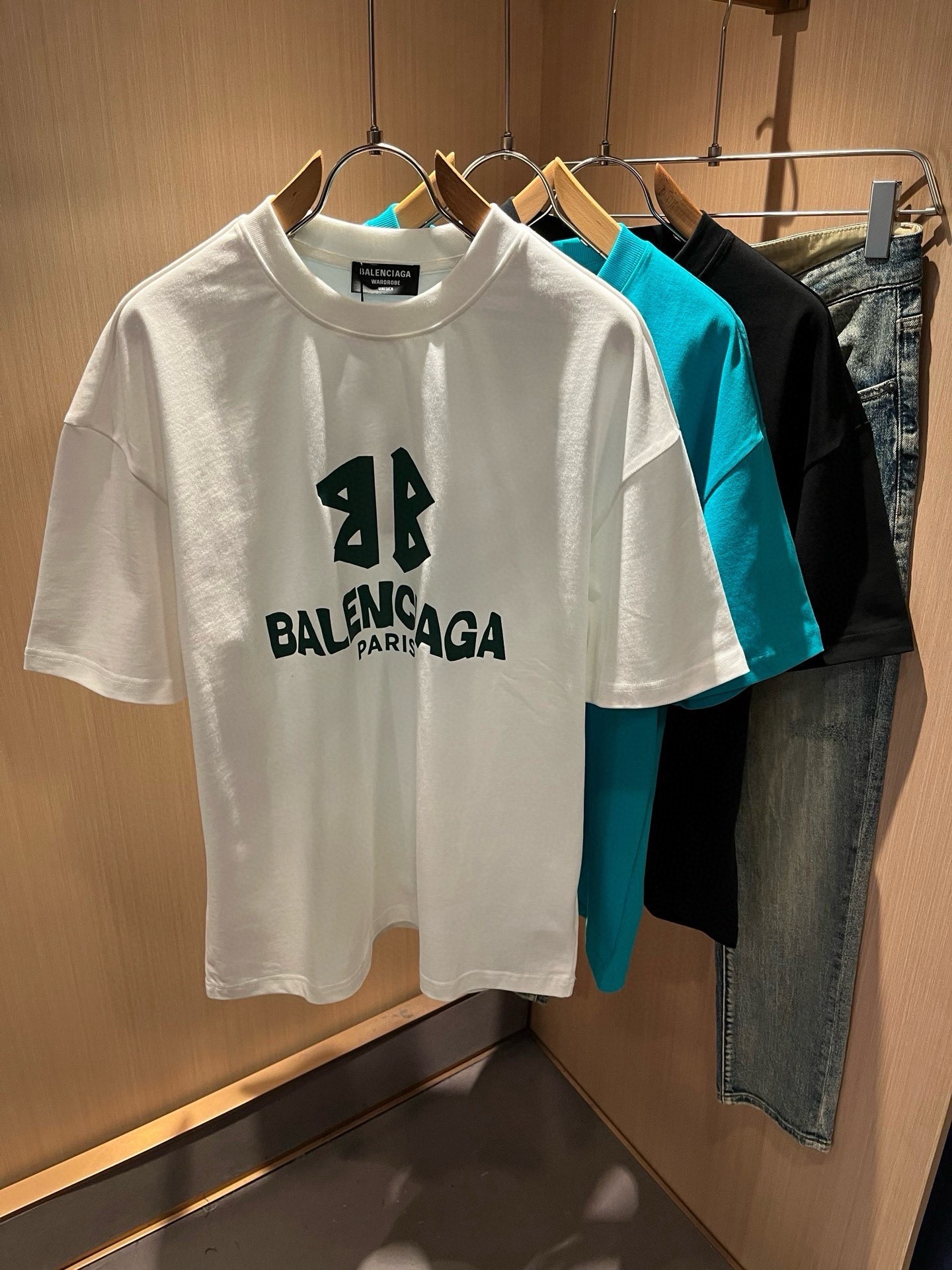 BALENCI*GA巴黎*家 2026春夏新款男女同款👫短袖T恤!走秀图案印花时尚休闲短袖T恤衫!设计logo压胶设计! BALENCI*GA巴黎*家 2026春夏新款男女同款👫短袖T恤!走秀图案印花时尚休闲短袖T恤衫!设计logo压胶设计!