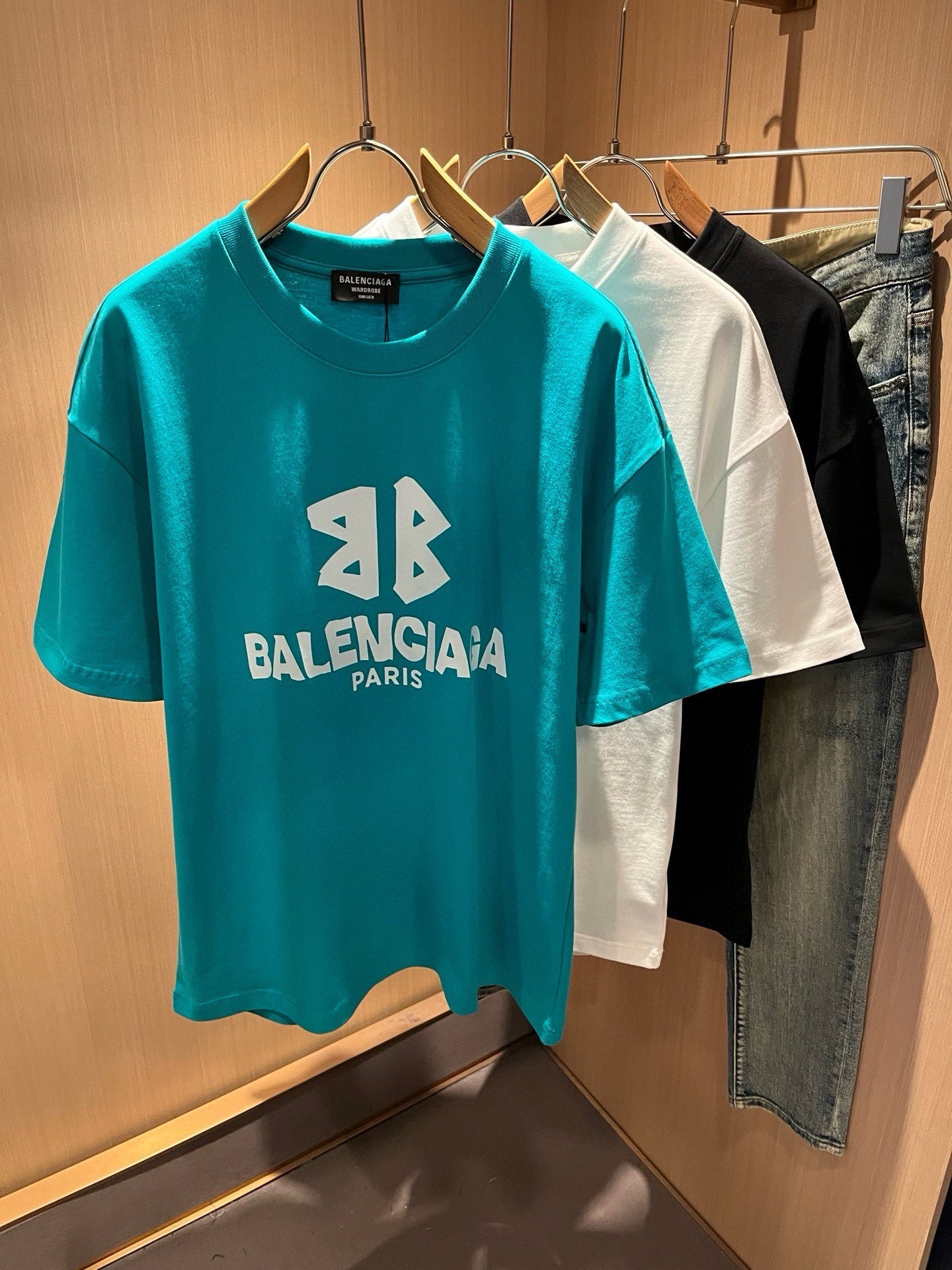 BALENCI*GA巴黎*家 2026春夏新款男女同款👫短袖T恤!走秀图案印花时尚休闲短袖T恤衫!设计logo压胶设计! BALENCI*GA巴黎*家 2026春夏新款男女同款👫短袖T恤!走秀图案印花时尚休闲短袖T恤衫!设计logo压胶设计!