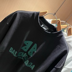 BALENCI*GA巴黎*家 2026春夏新款男女同款👫短袖T恤!走秀图案印花时尚休闲短袖T恤衫!设计logo压胶设计! BALENCI*GA巴黎*家 2026春夏新款男女同款👫短袖T恤!走秀图案印花时尚休闲短袖T恤衫!设计logo压胶设计!