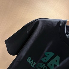 BALENCI*GA巴黎*家 2026春夏新款男女同款👫短袖T恤!走秀图案印花时尚休闲短袖T恤衫!设计logo压胶设计! BALENCI*GA巴黎*家 2026春夏新款男女同款👫短袖T恤!走秀图案印花时尚休闲短袖T恤衫!设计logo压胶设计!