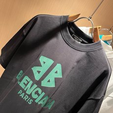 BALENCI*GA巴黎*家 2026春夏新款男女同款👫短袖T恤!走秀图案印花时尚休闲短袖T恤衫!设计logo压胶设计! BALENCI*GA巴黎*家 2026春夏新款男女同款👫短袖T恤!走秀图案印花时尚休闲短袖T恤衫!设计logo压胶设计!