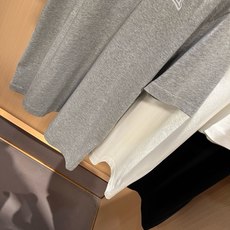 PRAD*A普*达2026春夏新款男女同款👫短袖T恤,最新款全网独家首上!!~既经典有时尚百搭,谁不爱啊,将经典再次展现 PRAD*A普*达2026春夏新款男女同款👫短袖T恤,最新款全网独家首上!!~既经典有时尚百搭,谁不爱啊,将经典再次展现