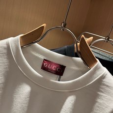 Gucc*古家 2026春夏新款男女同情侣款👫休闲宽松棉质圆领短袖T恤衫!贸易公司渠道稀出,同步官网发售 ! 2 Gucc*古家 2026春夏新款男女同情侣款👫休闲宽松棉质圆领短袖T恤衫!贸易公司渠道稀出,同步官网发售 ! 2