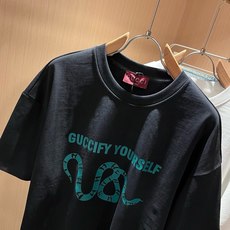 Gucc*古家 2026春夏新款男女同情侣款👫休闲宽松棉质圆领短袖T恤衫!贸易公司渠道稀出,同步官网发售 ! 2 Gucc*古家 2026春夏新款男女同情侣款👫休闲宽松棉质圆领短袖T恤衫!贸易公司渠道稀出,同步官网发售 ! 2