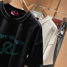 Gucc*古家 2026春夏新款男女同情侣款👫休闲宽松棉质圆领短袖T恤衫!贸易公司渠道稀出,同步官网发售 ! 2 Gucc*古家 2026春夏新款男女同情侣款👫休闲宽松棉质圆领短袖T恤衫!贸易公司渠道稀出,同步官网发售 ! 2