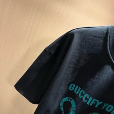 Gucc*古家 2026春夏新款男女同情侣款👫休闲宽松棉质圆领短袖T恤衫!贸易公司渠道稀出,同步官网发售 ! 2 Gucc*古家 2026春夏新款男女同情侣款👫休闲宽松棉质圆领短袖T恤衫!贸易公司渠道稀出,同步官网发售 ! 2