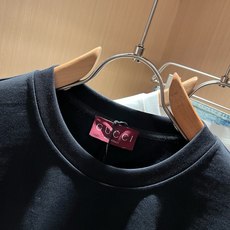 Gucc*古家 2026春夏新款男女同情侣款👫休闲宽松棉质圆领短袖T恤衫!贸易公司渠道稀出,同步官网发售 ! 2 Gucc*古家 2026春夏新款男女同情侣款👫休闲宽松棉质圆领短袖T恤衫!贸易公司渠道稀出,同步官网发售 ! 2