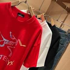 ARCTER*X始*祖鸟 2026春夏新款男女同款👫休闲短袖T恤,户外品牌可能大家第一想到的就是加拿大鹅、始祖鸟。给人一 ARCTER*X始*祖鸟 2026春夏新款男女同款👫休闲短袖T恤,户外品牌可能大家第一想到的就是加拿大鹅、始祖鸟。给人一