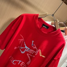 ARCTER*X始*祖鸟 2026春夏新款男女同款👫休闲短袖T恤,户外品牌可能大家第一想到的就是加拿大鹅、始祖鸟。给人一 ARCTER*X始*祖鸟 2026春夏新款男女同款👫休闲短袖T恤,户外品牌可能大家第一想到的就是加拿大鹅、始祖鸟。给人一