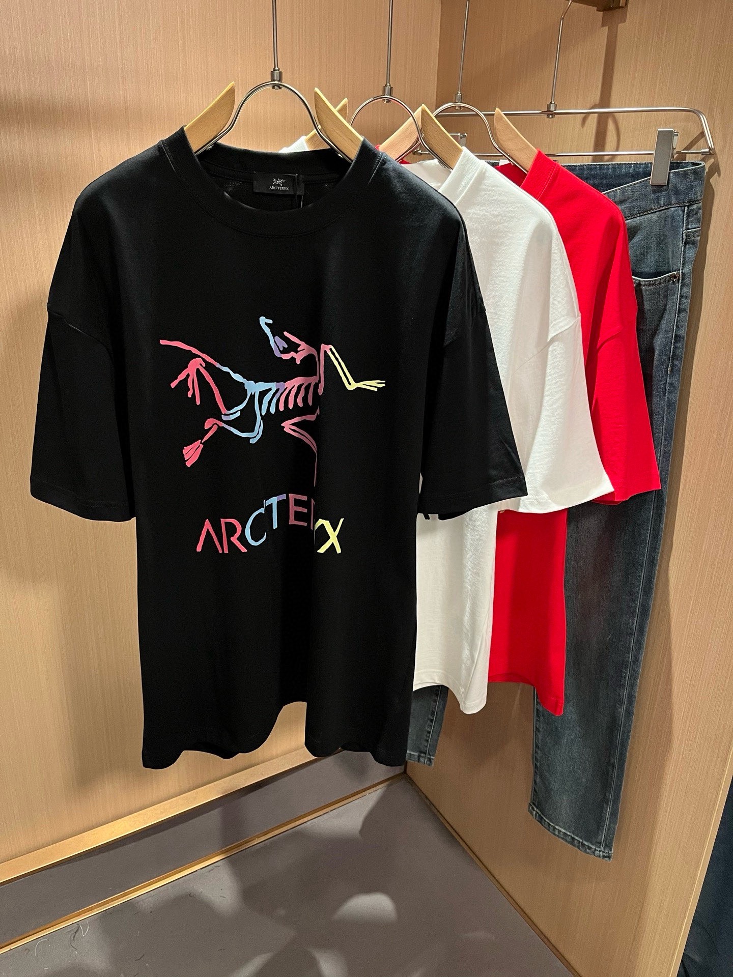 ARCTER*X始*祖鸟 2026春夏新款男女同款👫休闲短袖T恤，户外品牌可能大家第一想到的就是加拿大鹅、始祖鸟。给人一