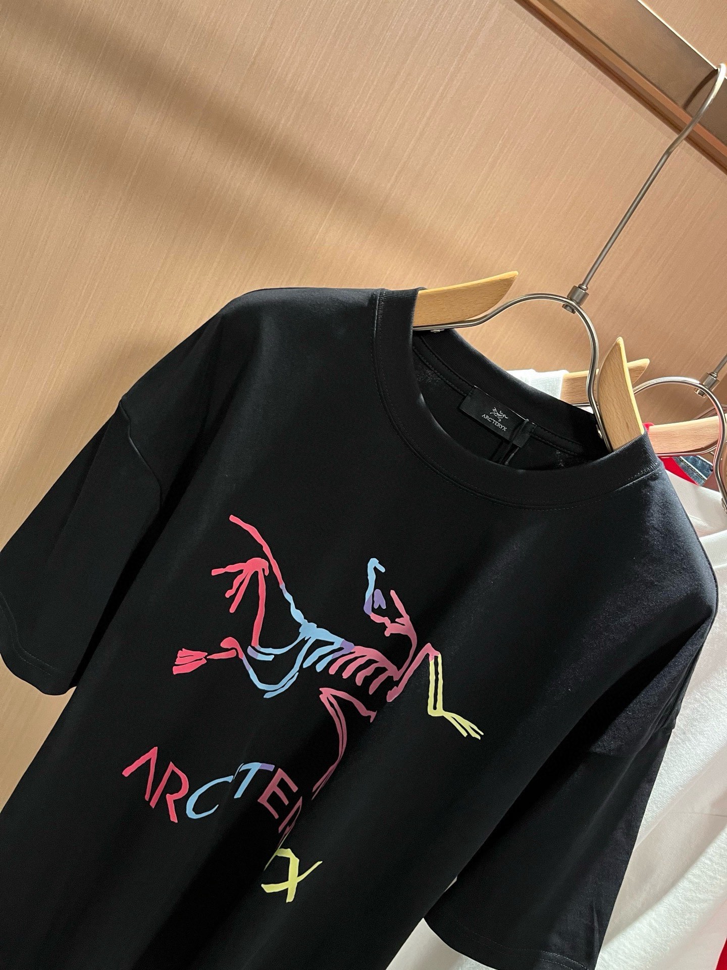 ARCTER*X始*祖鸟 2026春夏新款男女同款👫休闲短袖T恤，户外品牌可能大家第一想到的就是加拿大鹅、始祖鸟。给人一