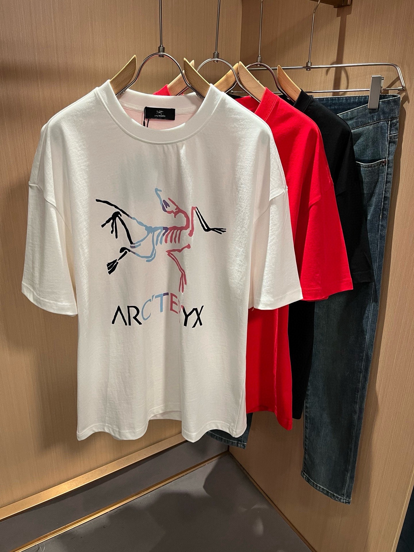 ARCTER*X始*祖鸟 2026春夏新款男女同款👫休闲短袖T恤，户外品牌可能大家第一想到的就是加拿大鹅、始祖鸟。给人一