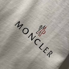 Moncler蒙家 2026春夏男女同款👫情侣款最新的贸易订单短袖T恤,全品相!!网红款!采用logo图案印花设计!上身 Moncler蒙家 2026春夏男女同款👫情侣款最新的贸易订单短袖T恤,全品相!!网红款!采用logo图案印花设计!上身