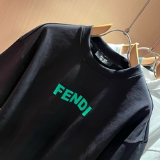 FEN*I 芬*迪2026春夏新款FD家族FF男女同款👫短袖T恤,男女同款👫百搭极简短袖。意大利原厂订单,FD家族人气单 FEN*I 芬*迪2026春夏新款FD家族FF男女同款👫短袖T恤,男女同款👫百搭极简短袖。意大利原厂订单,FD家族人气单