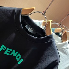 FEN*I 芬*迪2026春夏新款FD家族FF男女同款👫短袖T恤,男女同款👫百搭极简短袖。意大利原厂订单,FD家族人气单 FEN*I 芬*迪2026春夏新款FD家族FF男女同款👫短袖T恤,男女同款👫百搭极简短袖。意大利原厂订单,FD家族人气单