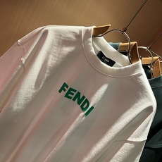 FEN*I 芬*迪2026春夏新款FD家族FF男女同款👫短袖T恤,男女同款👫百搭极简短袖。意大利原厂订单,FD家族人气单 FEN*I 芬*迪2026春夏新款FD家族FF男女同款👫短袖T恤,男女同款👫百搭极简短袖。意大利原厂订单,FD家族人气单