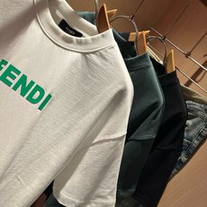 FEN*I 芬*迪2026春夏新款FD家族FF男女同款👫短袖T恤,男女同款👫百搭极简短袖。意大利原厂订单,FD家族人气单 FEN*I 芬*迪2026春夏新款FD家族FF男女同款👫短袖T恤,男女同款👫百搭极简短袖。意大利原厂订单,FD家族人气单