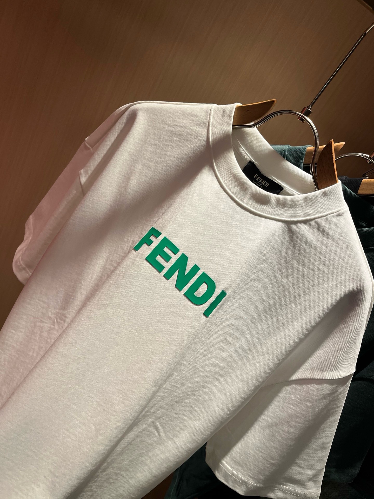 FEN*I 芬*迪2026春夏新款FD家族FF男女同款👫短袖T恤,男女同款👫百搭极简短袖。意大利原厂订单,FD家族人气单 FEN*I 芬*迪2026春夏新款FD家族FF男女同款👫短袖T恤,男女同款👫百搭极简短袖。意大利原厂订单,FD家族人气单