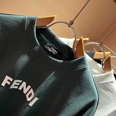 FEN*I 芬*迪2026春夏新款FD家族FF男女同款👫短袖T恤,男女同款👫百搭极简短袖。意大利原厂订单,FD家族人气单 FEN*I 芬*迪2026春夏新款FD家族FF男女同款👫短袖T恤,男女同款👫百搭极简短袖。意大利原厂订单,FD家族人气单