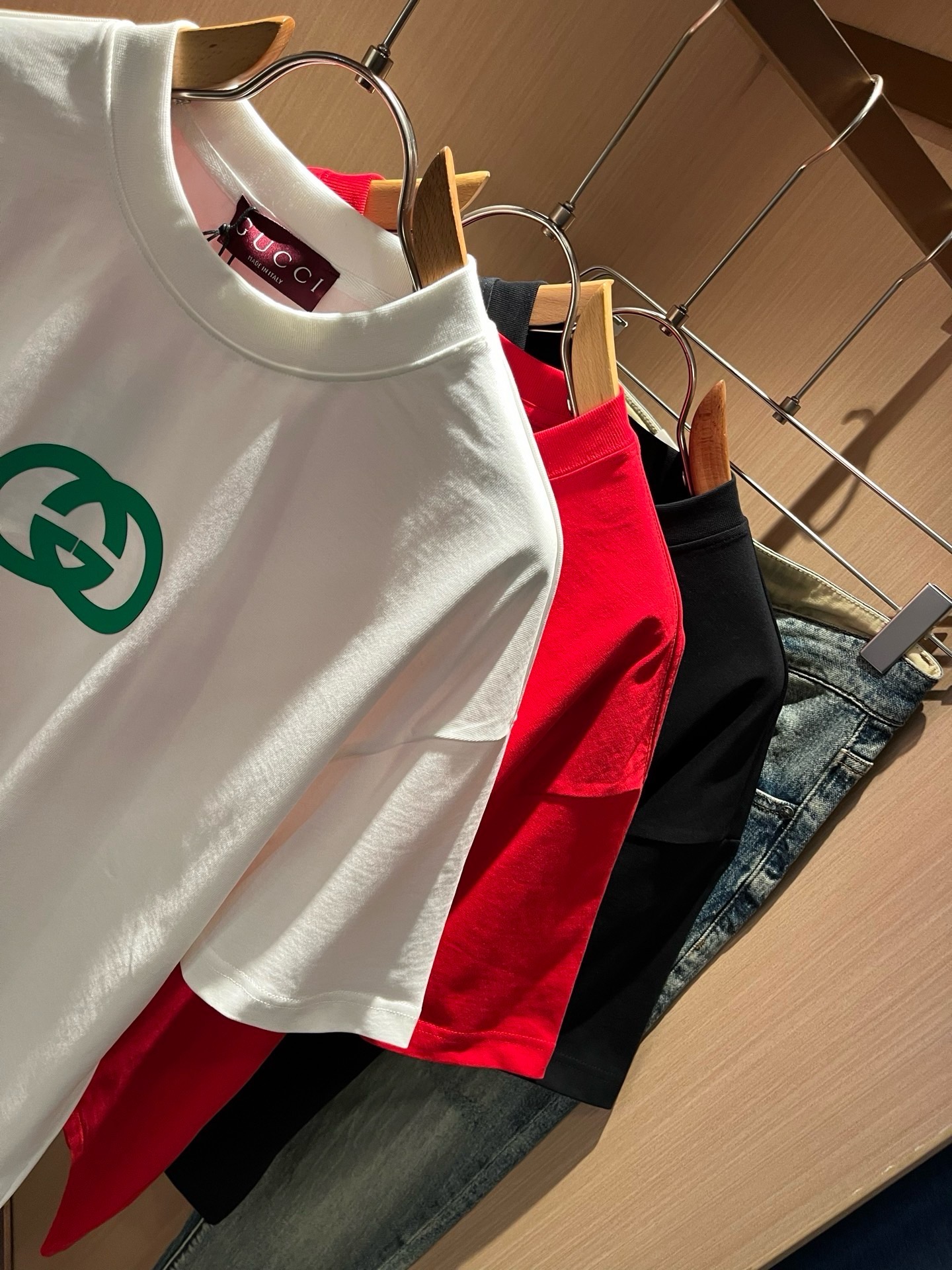 Gucc*古家 2026春夏新款男女同情侣款👫休闲宽松棉质圆领短袖T恤衫！贸易公司渠道稀出，同步官网发售 ！     2