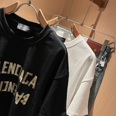 BALENCI*GA巴黎*家 春夏新款男女同款👫短袖T恤!走秀图案印花时尚休闲短袖T恤衫!设计logo印花设计!极具设计 BALENCI*GA巴黎*家 春夏新款男女同款👫短袖T恤!走秀图案印花时尚休闲短袖T恤衫!设计logo印花设计!极具设计