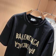BALENCI*GA巴黎*家 春夏新款男女同款👫短袖T恤!走秀图案印花时尚休闲短袖T恤衫!设计logo印花设计!极具设计 BALENCI*GA巴黎*家 春夏新款男女同款👫短袖T恤!走秀图案印花时尚休闲短袖T恤衫!设计logo印花设计!极具设计