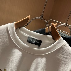 BALENCI*GA巴黎*家 春夏新款男女同款👫短袖T恤!走秀图案印花时尚休闲短袖T恤衫!设计logo印花设计!极具设计 BALENCI*GA巴黎*家 春夏新款男女同款👫短袖T恤!走秀图案印花时尚休闲短袖T恤衫!设计logo印花设计!极具设计