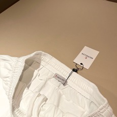 Moncler蒙家 2026春夏男女同款情侣款最新的贸易订单休闲短裤!全品相!!网红款!工艺采用logo印花设计!上身舒 Moncler蒙家 2026春夏男女同款情侣款最新的贸易订单休闲短裤!全品相!!网红款!工艺采用logo印花设计!上身舒