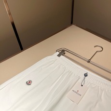 Moncler蒙家 2026春夏男女同款情侣款最新的贸易订单休闲短裤!全品相!!网红款!工艺采用logo印花设计!上身舒 Moncler蒙家 2026春夏男女同款情侣款最新的贸易订单休闲短裤!全品相!!网红款!工艺采用logo印花设计!上身舒
