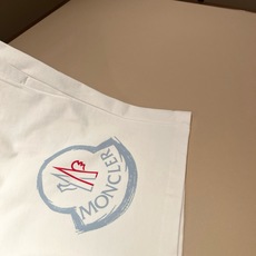 Moncler蒙家 2026春夏男女同款情侣款最新的贸易订单休闲短裤!全品相!!网红款!工艺采用logo印花设计!上身舒 Moncler蒙家 2026春夏男女同款情侣款最新的贸易订单休闲短裤!全品相!!网红款!工艺采用logo印花设计!上身舒