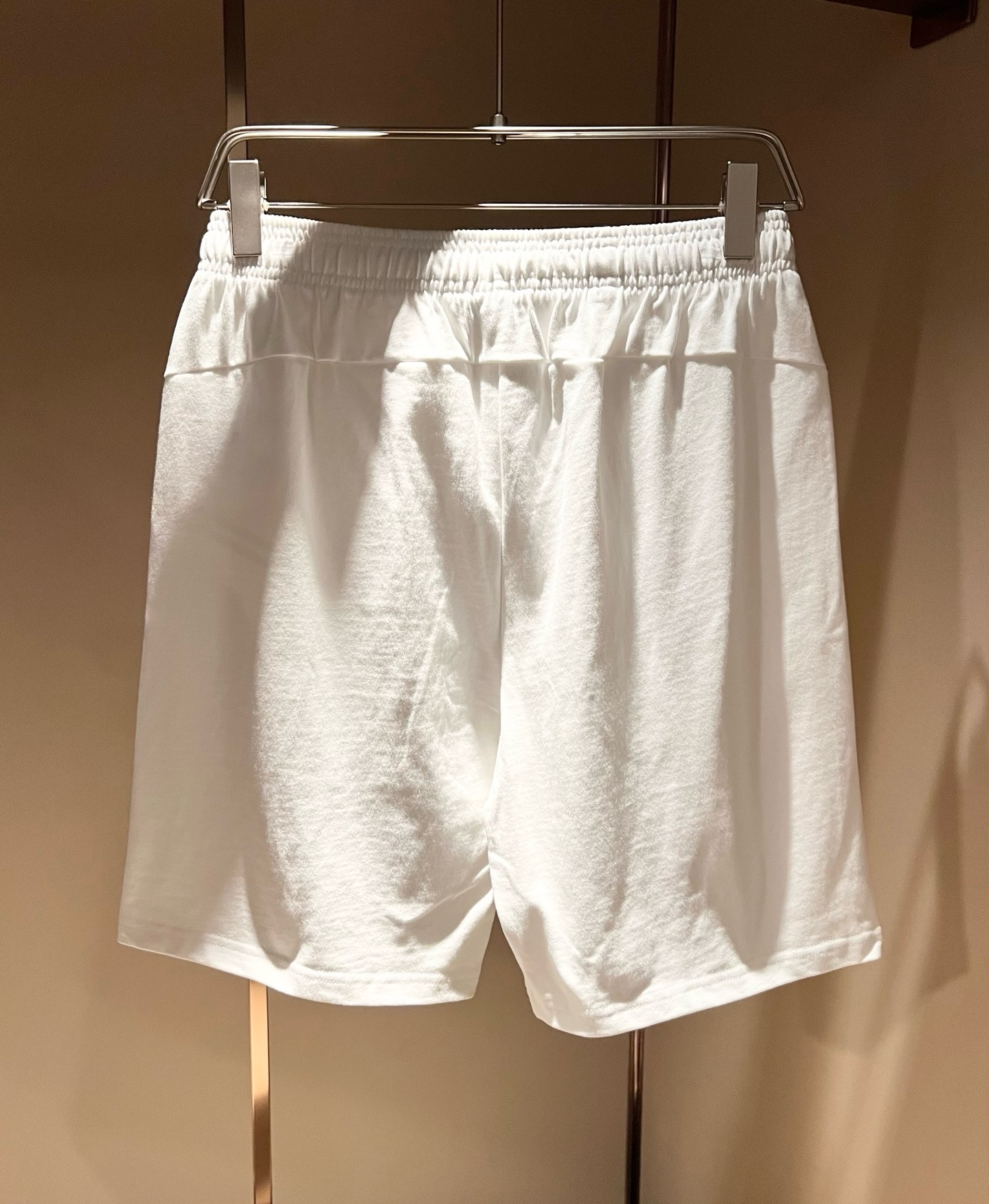 Moncler蒙家 2026春夏男女同款情侣款最新的贸易订单休闲短裤!全品相!!网红款!工艺采用logo印花设计!上身舒 Moncler蒙家 2026春夏男女同款情侣款最新的贸易订单休闲短裤!全品相!!网红款!工艺采用logo印花设计!上身舒