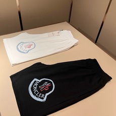 Moncler蒙家 2026春夏男女同款情侣款最新的贸易订单休闲短裤!全品相!!网红款!工艺采用logo印花设计!上身舒 Moncler蒙家 2026春夏男女同款情侣款最新的贸易订单休闲短裤!全品相!!网红款!工艺采用logo印花设计!上身舒