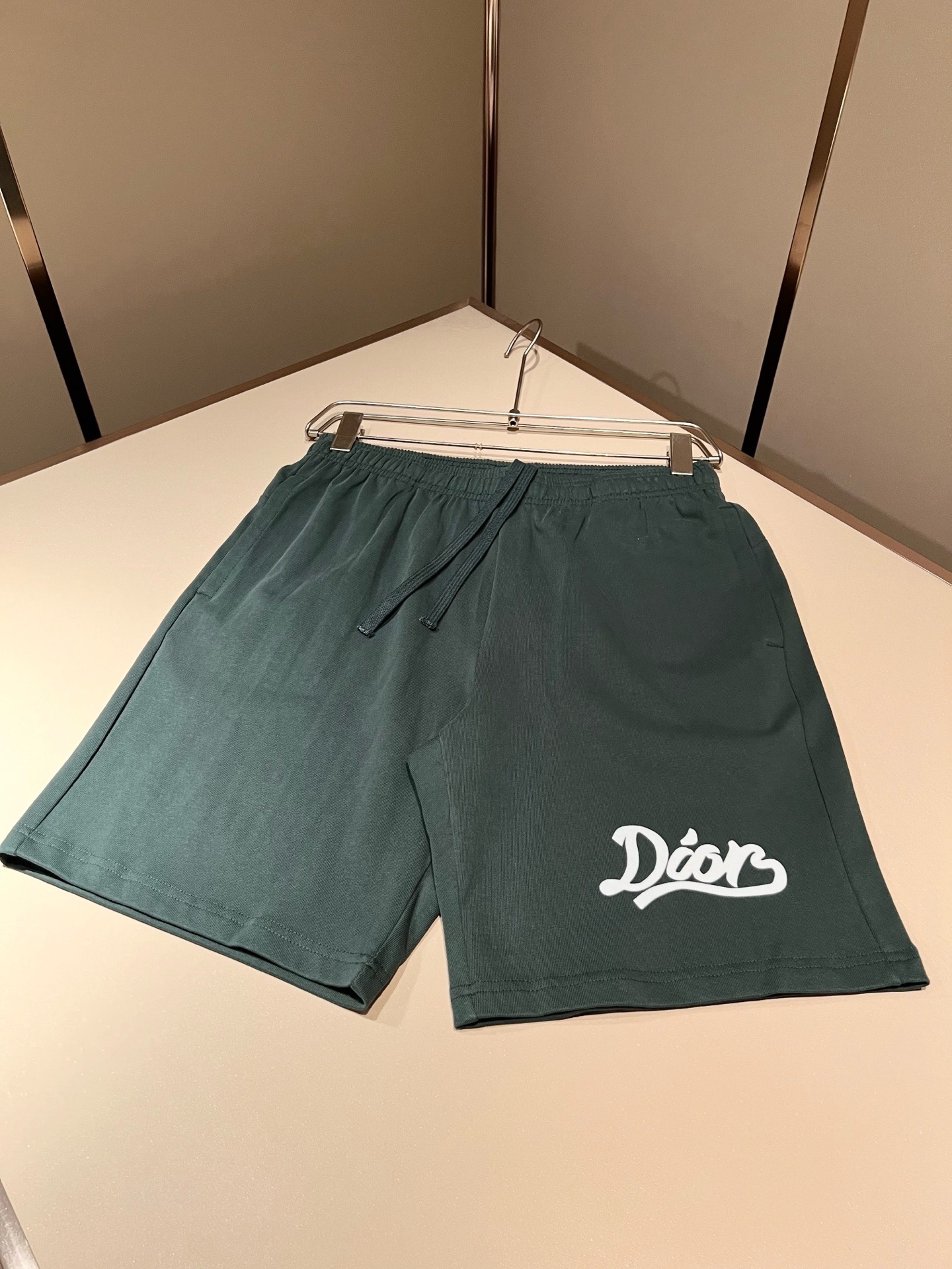 Dio*迪*奥 2026春夏新款男女同款👫休闲短裤,男女同款!裤腿logo压绒设计!时尚运动休闲短裤!面料采用进口纯棉材 Dio*迪*奥 2026春夏新款男女同款👫休闲短裤,男女同款!裤腿logo压绒设计!时尚运动休闲短裤!面料采用进口纯棉材