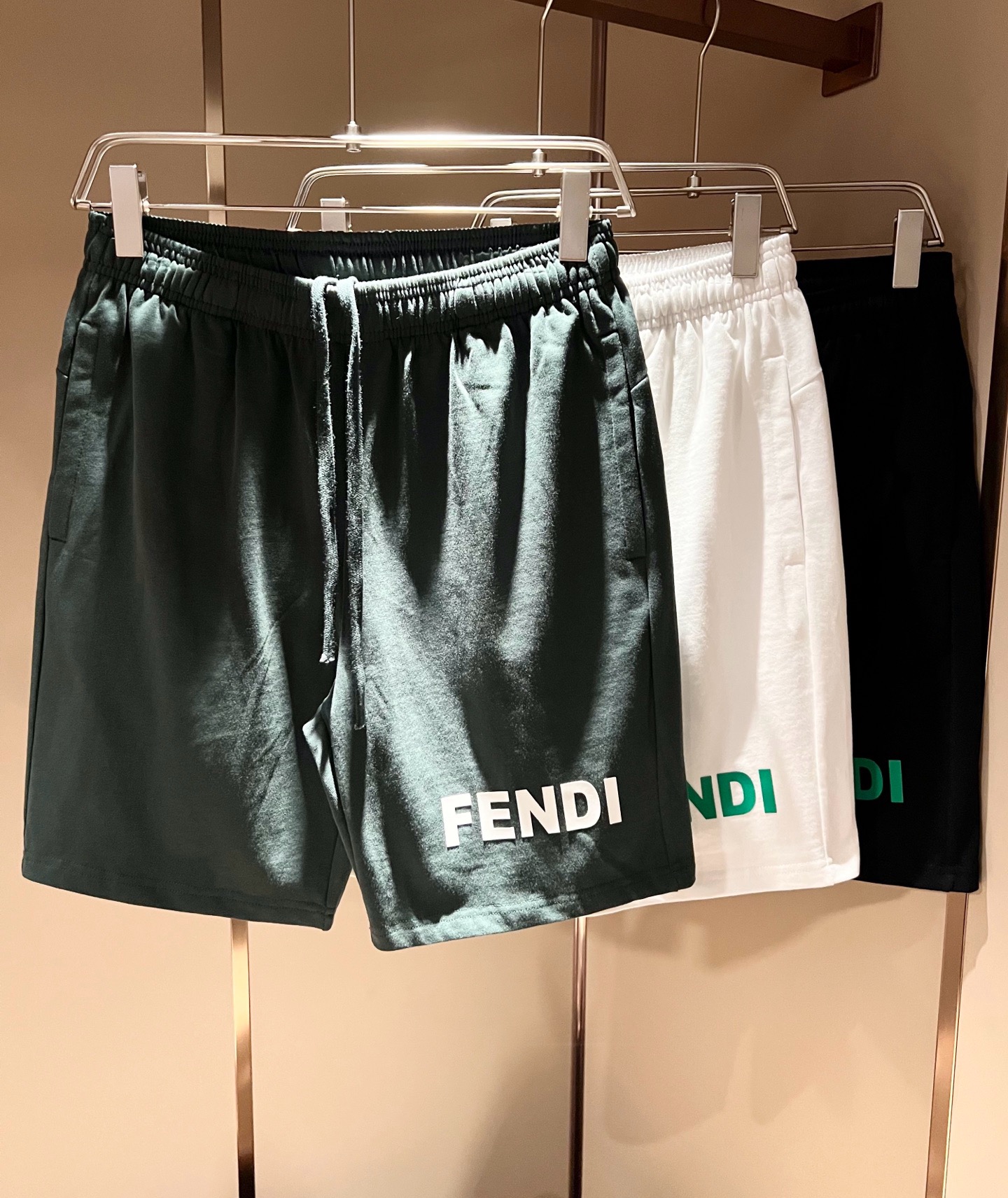 FEN*DI芬*迪 2026春夏新款经典休闲百搭抽绳休闲短裤，贸易公司渠道订单，FD百搭休闲裤，大牌中的潮流设计，客供原