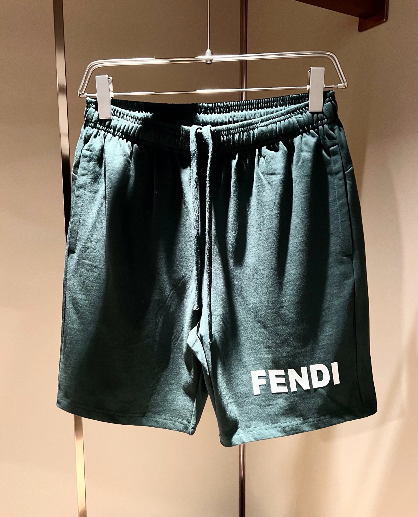 FEN*DI芬*迪 2026春夏新款经典休闲百搭抽绳休闲短裤，贸易公司渠道订单，FD百搭休闲裤，大牌中的潮流设计，客供原