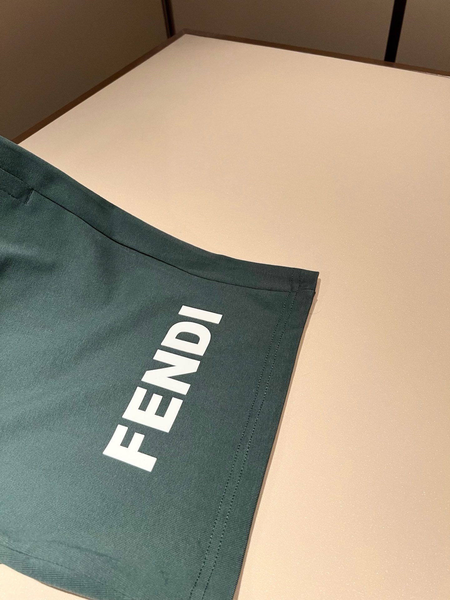 FEN*DI芬*迪 2026春夏新款经典休闲百搭抽绳休闲短裤，贸易公司渠道订单，FD百搭休闲裤，大牌中的潮流设计，客供原