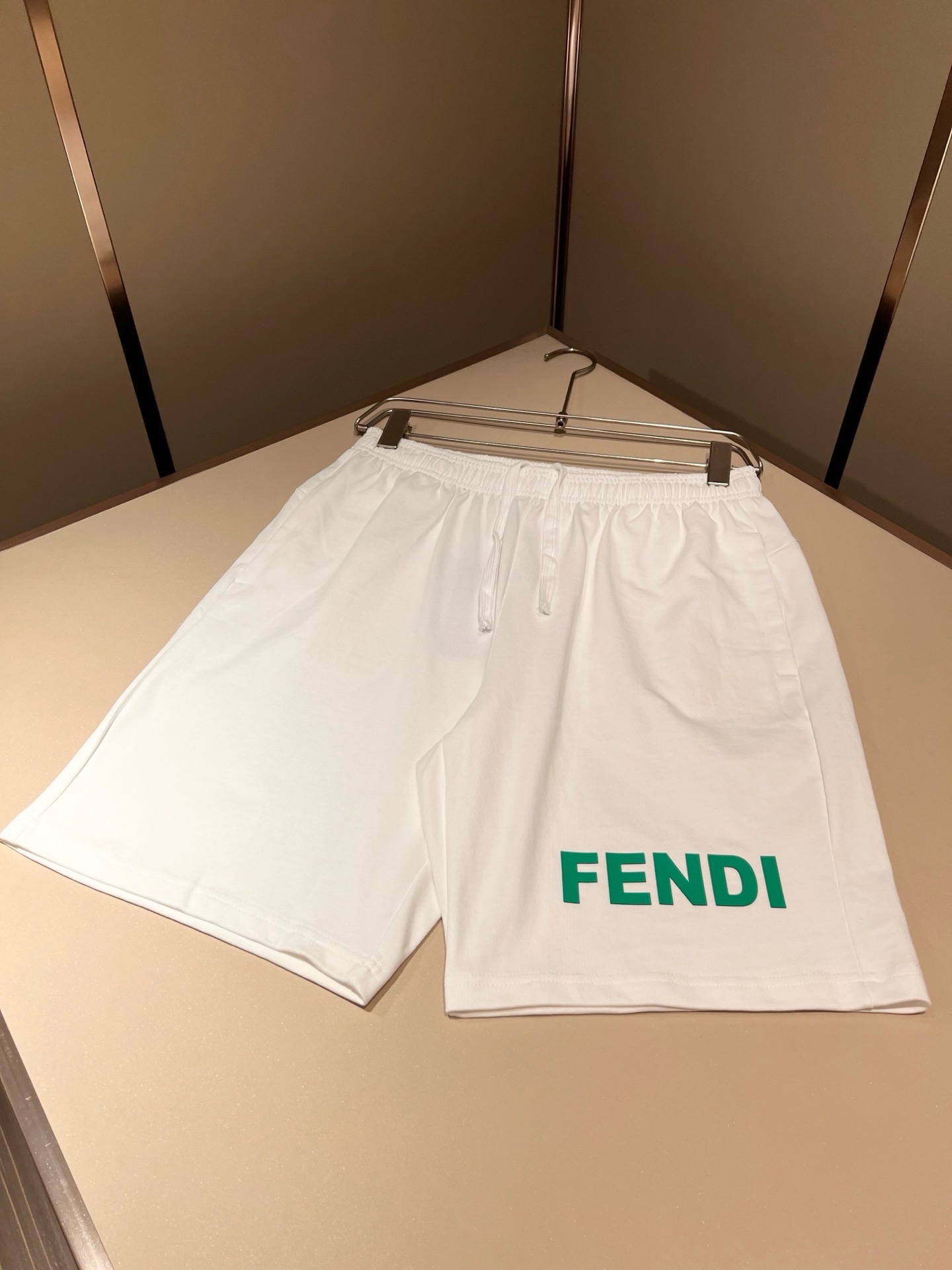 FEN*DI芬*迪 2026春夏新款经典休闲百搭抽绳休闲短裤,贸易公司渠道订单,FD百搭休闲裤,大牌中的潮流设计,客供原 FEN*DI芬*迪 2026春夏新款经典休闲百搭抽绳休闲短裤,贸易公司渠道订单,FD百搭休闲裤,大牌中的潮流设计,客供原