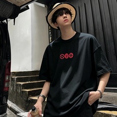 LouisVuitt*路易*登 2026春夏全新系列单品上线,非常时髦前卫的一款男女同款短袖T恤,标识logo图案压胶修 LouisVuitt*路易*登 2026春夏全新系列单品上线,非常时髦前卫的一款男女同款短袖T恤,标识logo图案压胶修