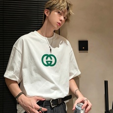 Gucc*古家 2026春夏新款男女同情侣款👫休闲宽松棉质圆领短袖T恤衫!贸易公司渠道稀出,同步官网发售 ! 2 Gucc*古家 2026春夏新款男女同情侣款👫休闲宽松棉质圆领短袖T恤衫!贸易公司渠道稀出,同步官网发售 ! 2