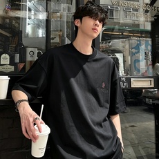 Moncler蒙家 2026春夏男女同款👫情侣款最新的贸易订单短袖T恤,全品相!!网红款!采用logo图案印花设计!上身 Moncler蒙家 2026春夏男女同款👫情侣款最新的贸易订单短袖T恤,全品相!!网红款!采用logo图案印花设计!上身