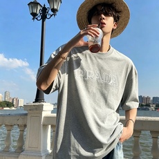 PRAD*A普*达2026春夏新款男女同款👫短袖T恤,最新款全网独家首上!!~既经典有时尚百搭,谁不爱啊,将经典再次展现 PRAD*A普*达2026春夏新款男女同款👫短袖T恤,最新款全网独家首上!!~既经典有时尚百搭,谁不爱啊,将经典再次展现