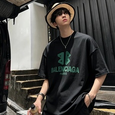 BALENCI*GA巴黎*家 2026春夏新款男女同款👫短袖T恤!走秀图案印花时尚休闲短袖T恤衫!设计logo压胶设计! BALENCI*GA巴黎*家 2026春夏新款男女同款👫短袖T恤!走秀图案印花时尚休闲短袖T恤衫!设计logo压胶设计!