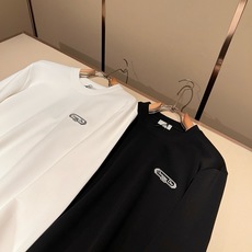 Dio*迪家 2026秋冬新款男女同款👫长袖打底衫,专柜同步发售!定制专属260克纯棉面料,定制原版工艺螺纹,胸前log Dio*迪家 2026秋冬新款男女同款👫长袖打底衫,专柜同步发售!定制专属260克纯棉面料,定制原版工艺螺纹,胸前log