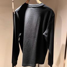 Dolce&Gabba*a 杜嘉*纳2026秋季新款男女同款👫打底长袖T恤,专柜同步发售!定制专属纯棉面料,胸前字母lo Dolce&Gabba*a 杜嘉*纳2026秋季新款男女同款👫打底长袖T恤,专柜同步发售!定制专属纯棉面料,胸前字母lo
