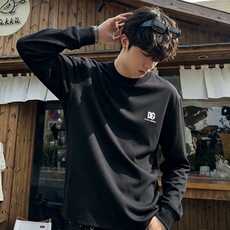Dolce&Gabba*a 杜嘉*纳2026秋季新款男女同款👫打底长袖T恤,专柜同步发售!定制专属纯棉面料,胸前字母lo Dolce&Gabba*a 杜嘉*纳2026秋季新款男女同款👫打底长袖T恤,专柜同步发售!定制专属纯棉面料,胸前字母lo
