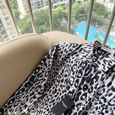 SAINT LAURE*T 圣罗兰 2026春夏新款男士衬衣,潮流轻奢新品登场 原单复刻产物 高端品质 市场最高版本 米 SAINT LAURE*T 圣罗兰 2026春夏新款男士衬衣,潮流轻奢新品登场 原单复刻产物 高端品质 市场最高版本 米