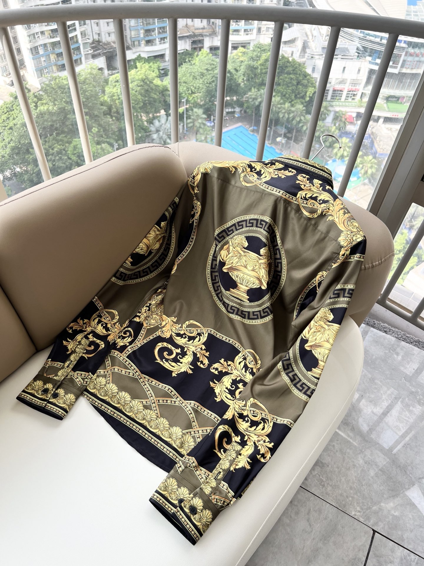 VERS*CE/范*哲  2026春夏新品原单长袖衬衣，VERS*CE/范*哲  贸易公司渠道 产品 值的推荐 ，全景印