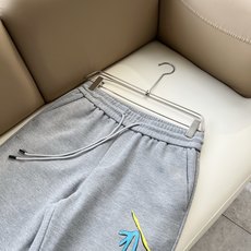 ARCTER*X始*祖鸟 2026春夏新款休闲运动风格休闲短裤裤,户外品牌可能大家第一想到的就是加拿大鹅、始祖鸟。给人一 ARCTER*X始*祖鸟 2026春夏新款休闲运动风格休闲短裤裤,户外品牌可能大家第一想到的就是加拿大鹅、始祖鸟。给人一