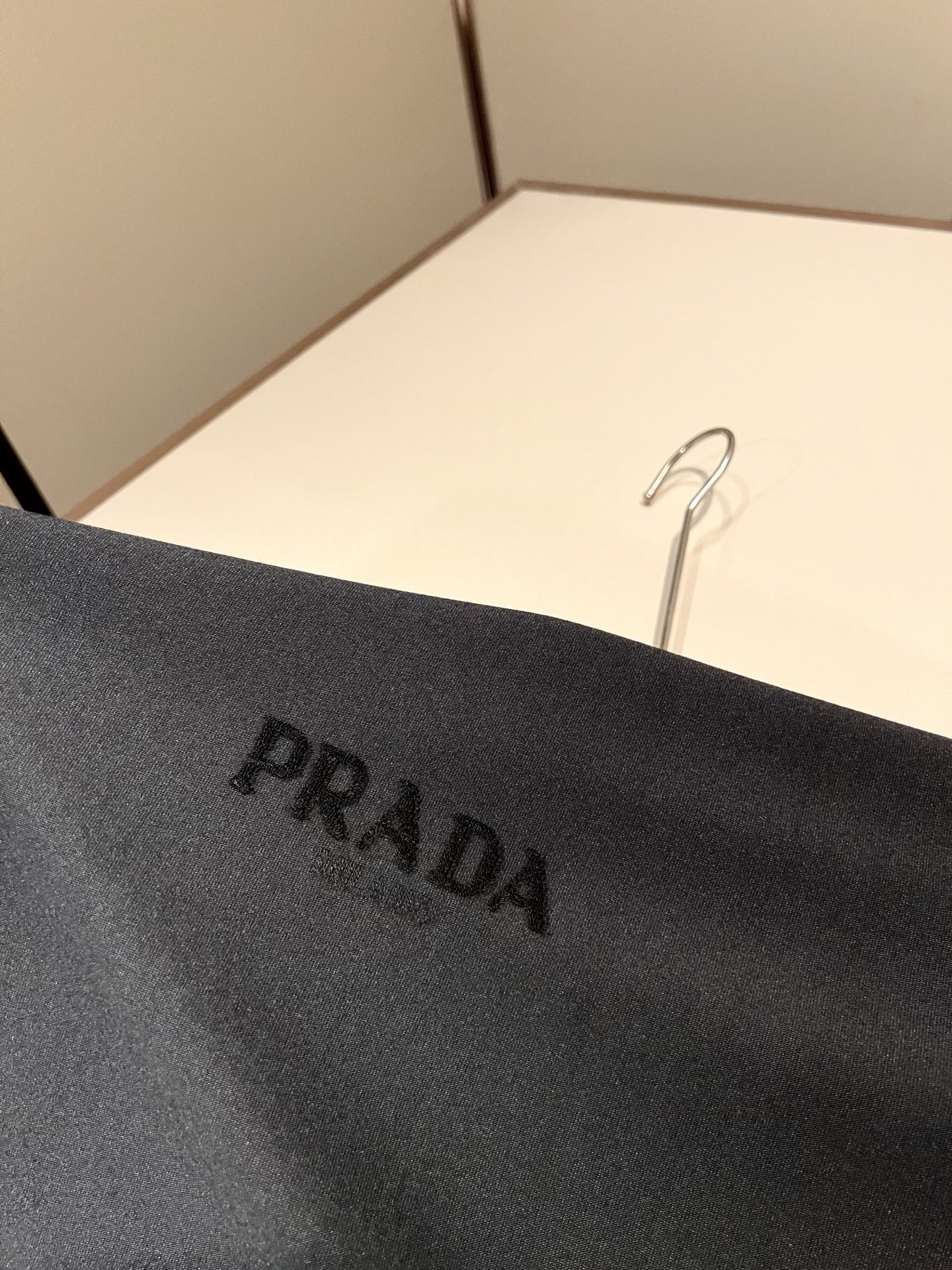 PRAD*A普*达2026秋冬新款男士长袖打底衫，最新款全网独家首上！！~既经典有时尚百搭，谁不爱啊，将经典再次展现，非
